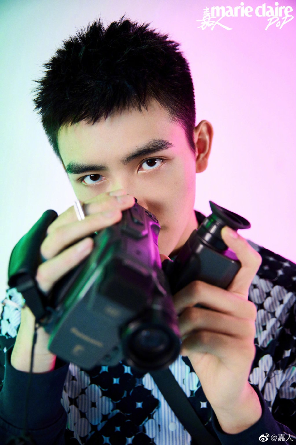 陈飞宇最新大片科技元素亮眼 光影间营造怀旧复古氛围