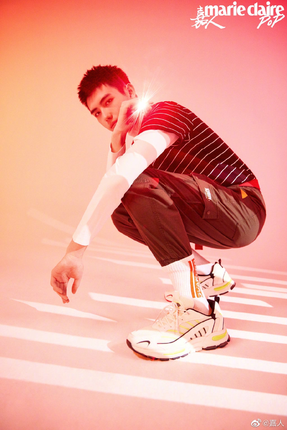 陈飞宇最新大片科技元素亮眼 光影间营造怀旧复古氛围