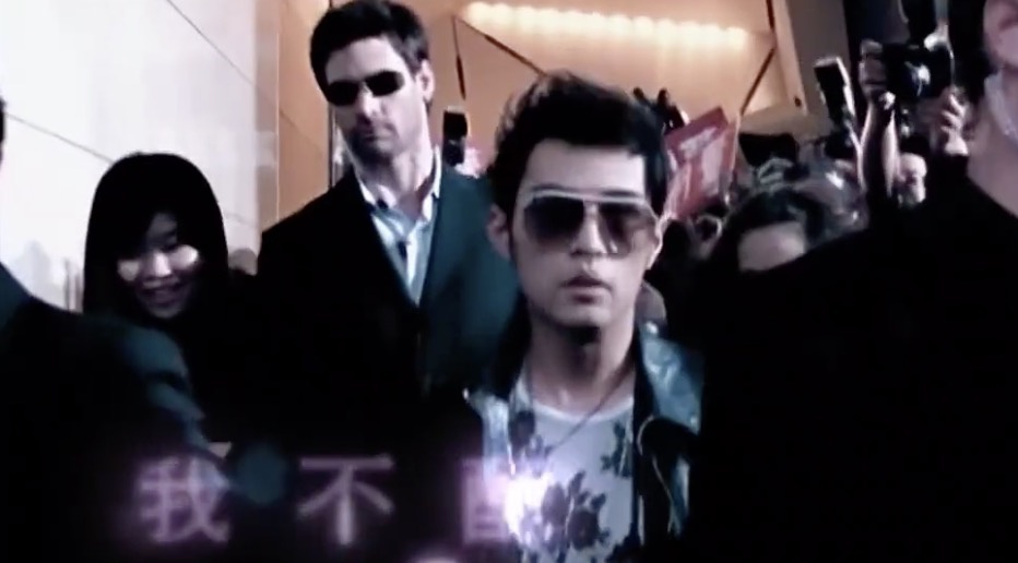 双J同游新加坡 林俊杰吐槽周杰伦戴自己墨镜