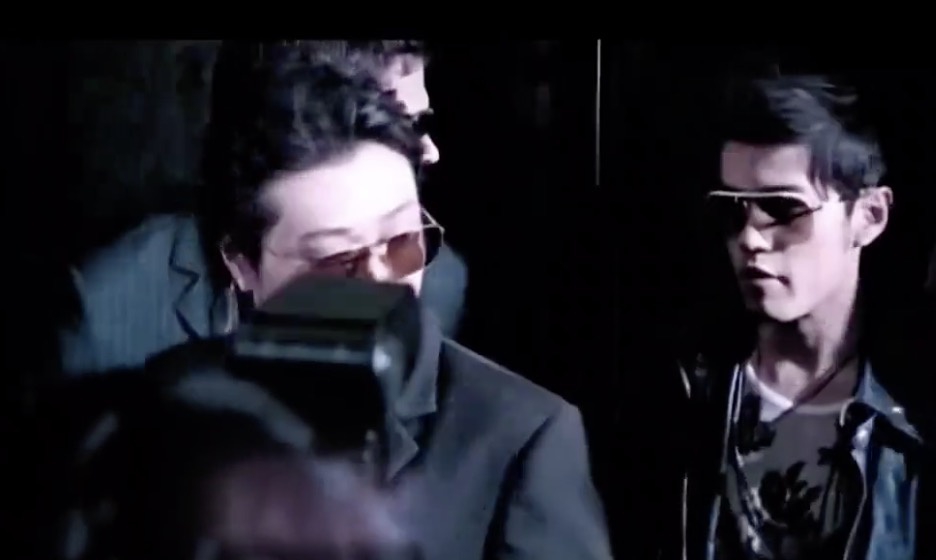 双J同游新加坡 林俊杰吐槽周杰伦戴自己墨镜