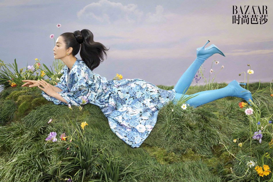 李冰冰最新封面大片曝光 一袭蓝裙大胆挑战田园风格