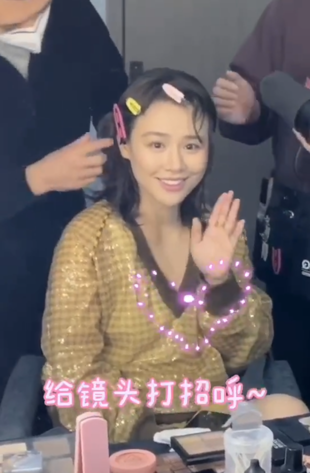 正经不过三秒！马思纯拍大片忍不住笑场显反差萌