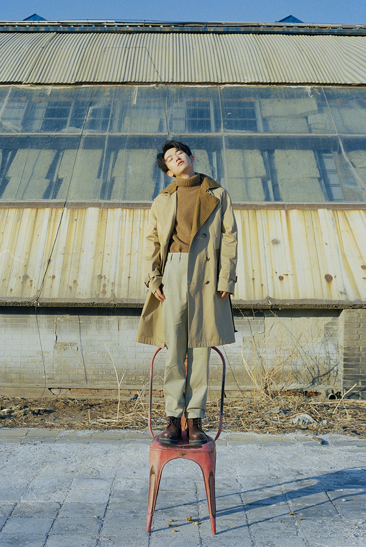 郭丞暖阳写真曝光 率性少年自在如风