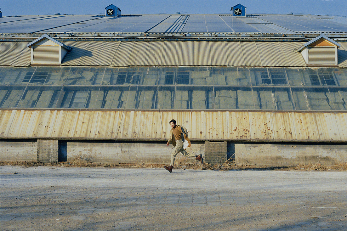 郭丞暖阳写真曝光 率性少年自在如风