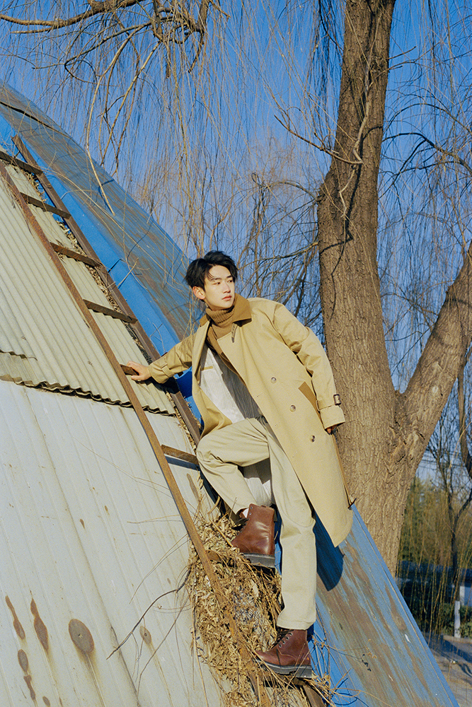 郭丞暖阳写真曝光 率性少年自在如风