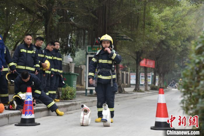 广西南丹一市场起火坍塌致1名消防员牺牲 事故原因正深入调查