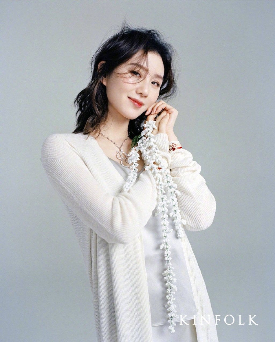 刘诗诗最新大片清新文艺 极简雅致衬托温婉动人气质