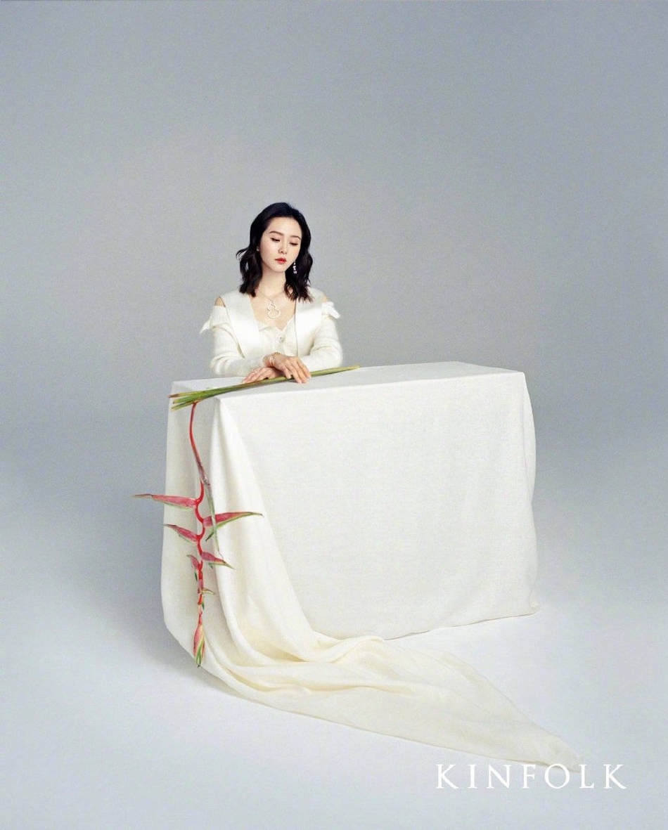 刘诗诗最新大片清新文艺 极简雅致衬托温婉动人气质