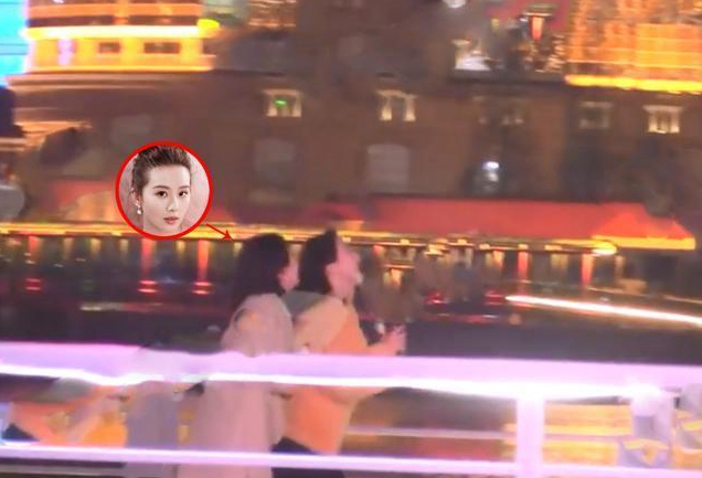 刘诗诗阚清子新戏路透曝光 姐妹相聚江边边喝边聊