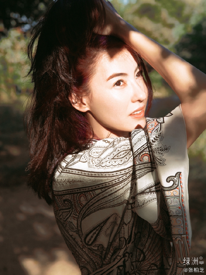 张柏芝分享库存美照 笑容明媚女人味十足