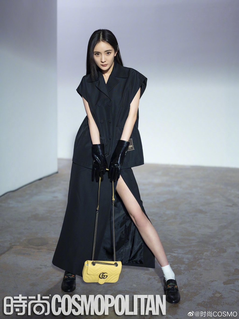 杨幂黑长直杂志大片曝光 西装衬衫造型时髦性感