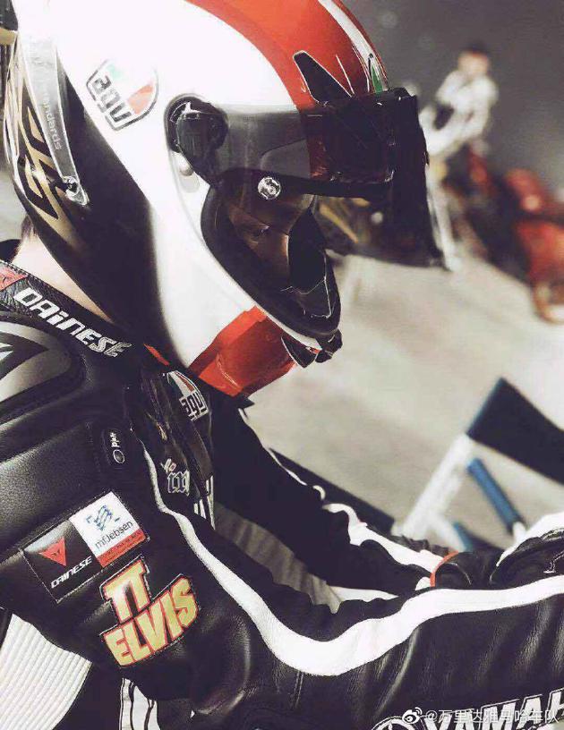 赛车手上线！王一博尹正2020回归摩托车赛场