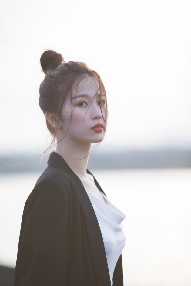 王耀庆暖心鼓励虞书欣：保持个性做自己