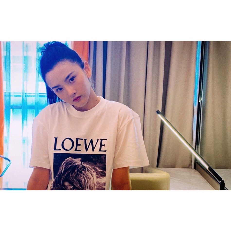 宋祖儿分享春日穿搭 轻松驾驭各类风格可爱又帅气