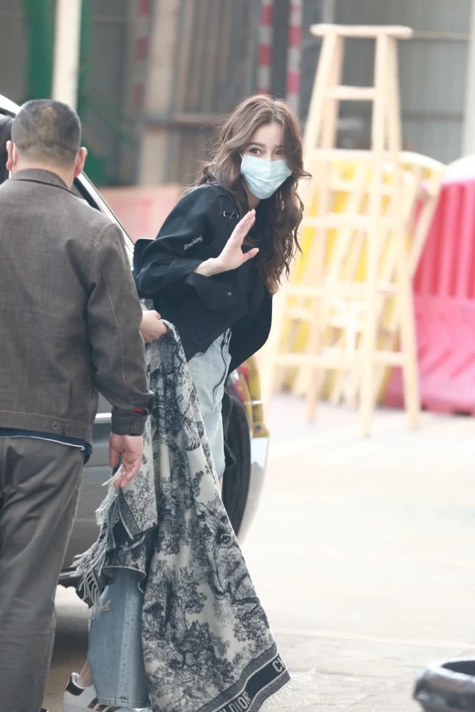 Baby最新路透生图曝光 气色红润颜值在线