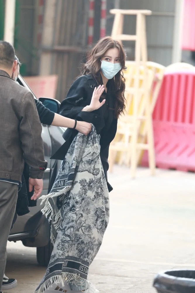 Baby最新路透生图曝光 气色红润颜值在线