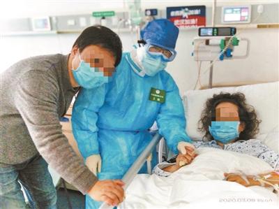 母子同期感染住院,儿子愈后给妈妈当起了“护士”