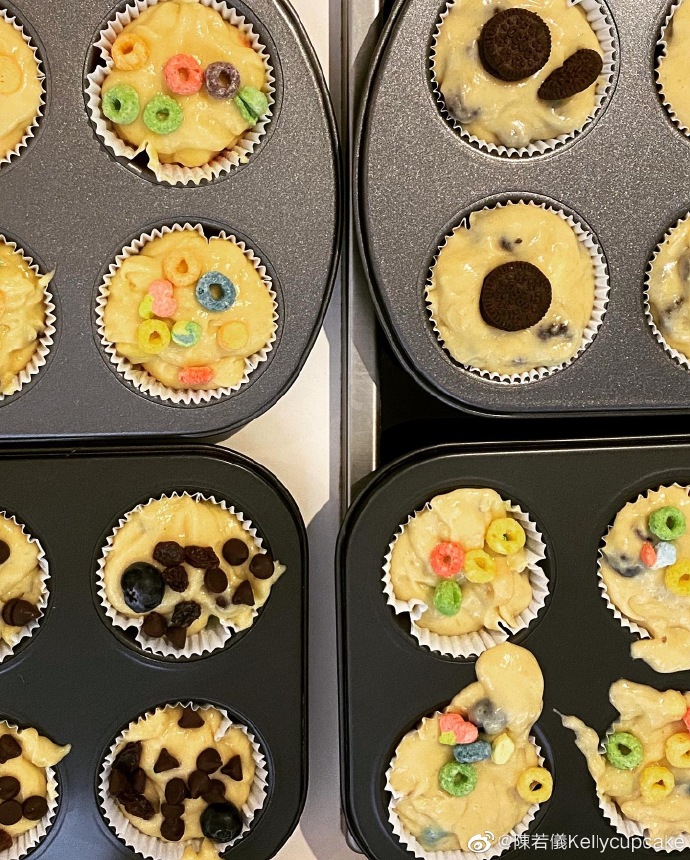 陈若仪陪双胞胎儿子做杯子蛋糕 Jenson偷吃面糊氛围欢乐