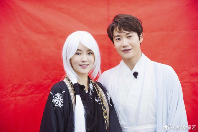 云风上神千指大人同框！李嘉铭刘泳希结婚证件照曝光