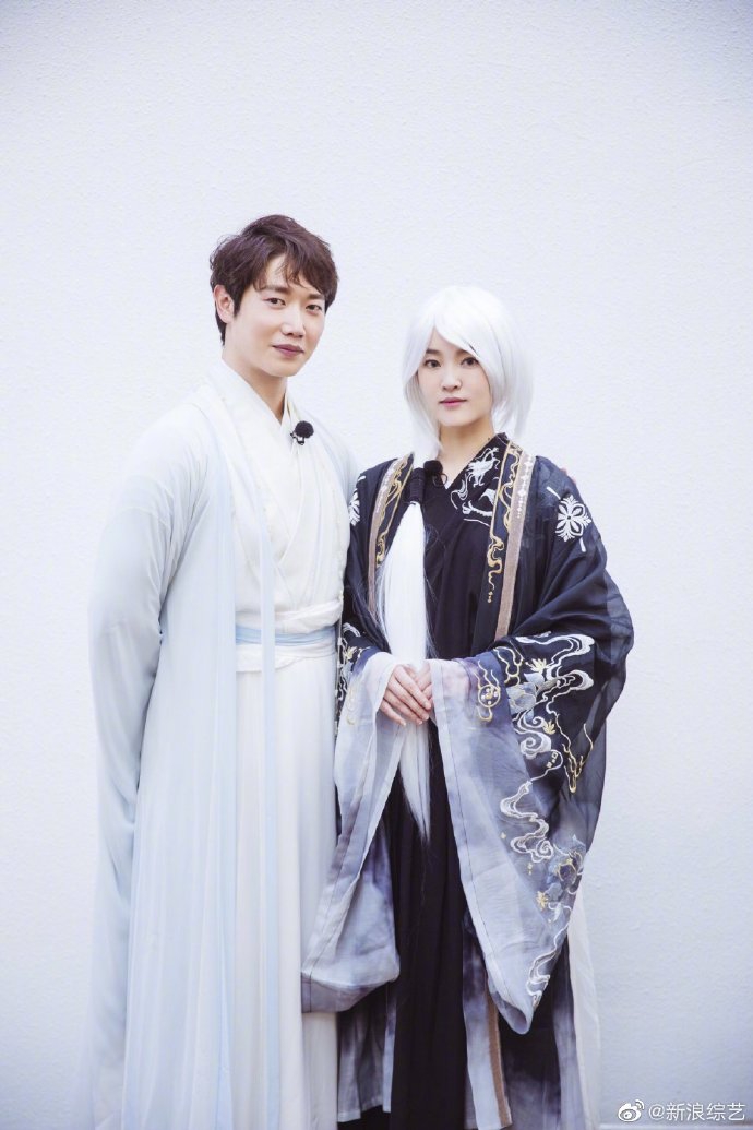 云风上神千指大人同框！李嘉铭刘泳希结婚证件照曝光