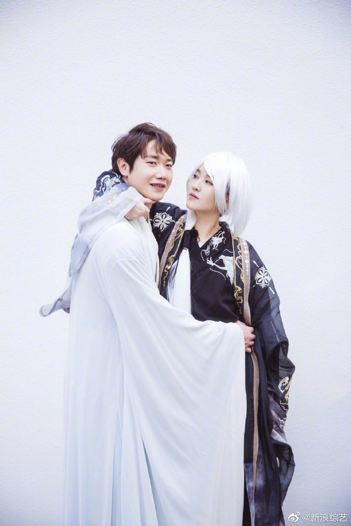 云风上神千指大人同框！李嘉铭刘泳希结婚证件照曝光