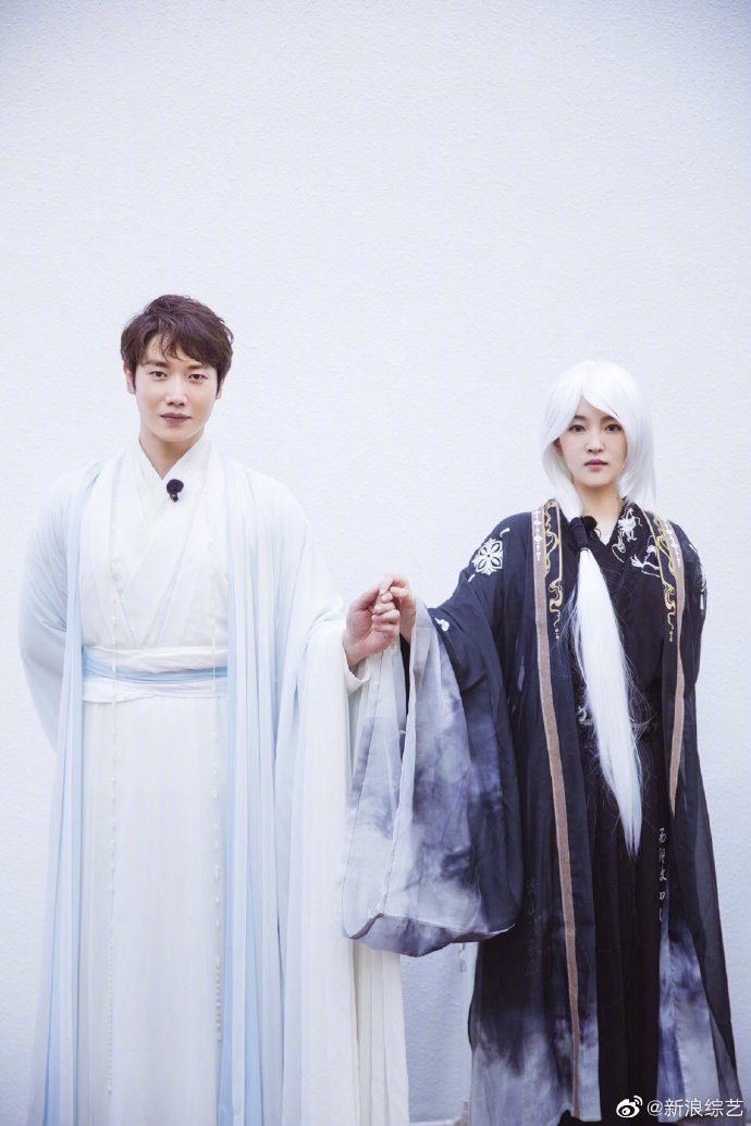 云风上神千指大人同框！李嘉铭刘泳希结婚证件照曝光