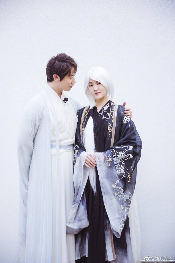 云风上神千指大人同框！李嘉铭刘泳希结婚证件照曝光