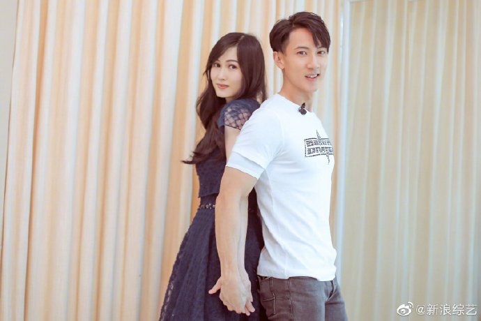 吴尊陪妻子试婚纱 林丽吟肤色白皙温婉大方