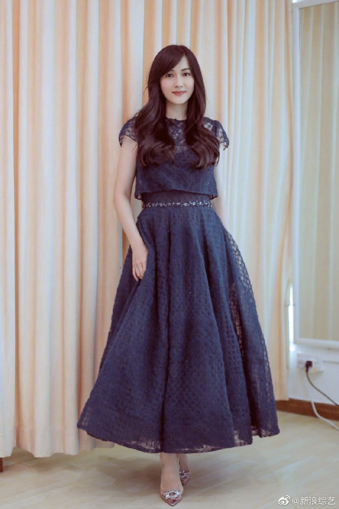 吴尊陪妻子试婚纱 林丽吟肤色白皙温婉大方