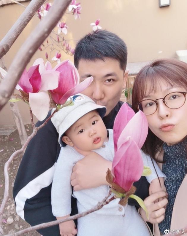 李艾吐槽儿歌歌词 喊爸爸次数比妈妈多直呼吃亏