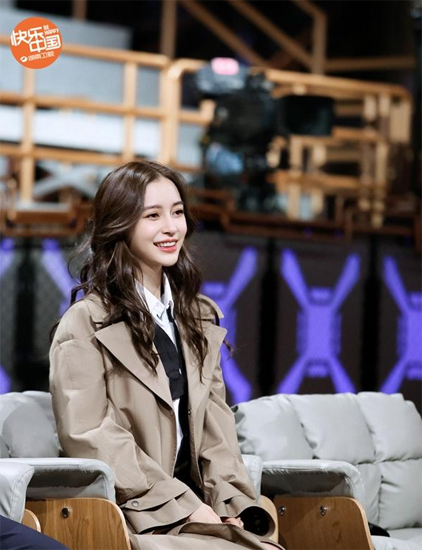 周震南吹吸管 《巧手神探》杨颖突变“杯壁”