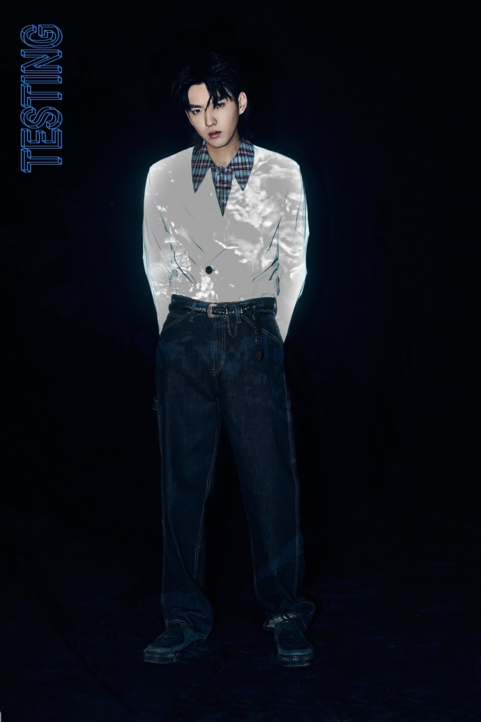 吴亦凡全新EP写真曝光 造型酷帅未来感十足