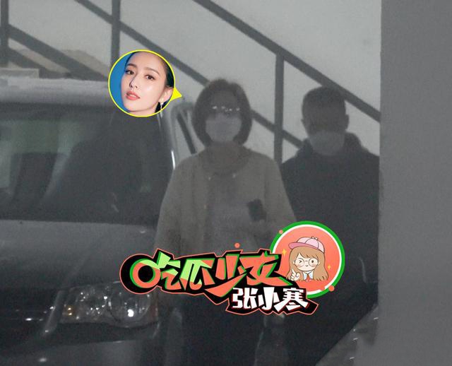 佟丽娅大口吃饭惊现双下巴 下班携爱子回家互动超有爱