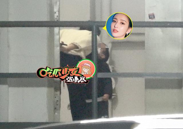 佟丽娅大口吃饭惊现双下巴 下班携爱子回家互动超有爱