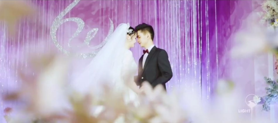 李瑞婚礼现场视频曝光 与妻子对视亲吻超甜蜜