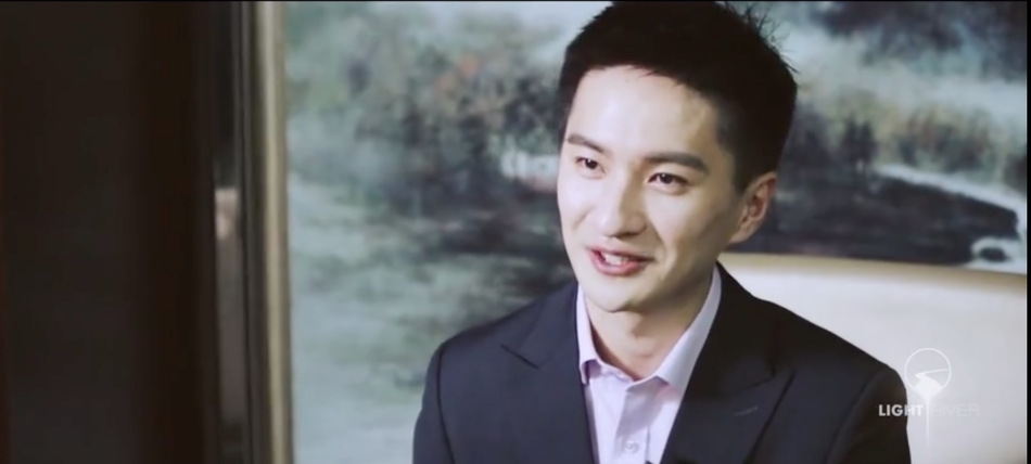 李瑞婚礼现场视频曝光 与妻子对视亲吻超甜蜜