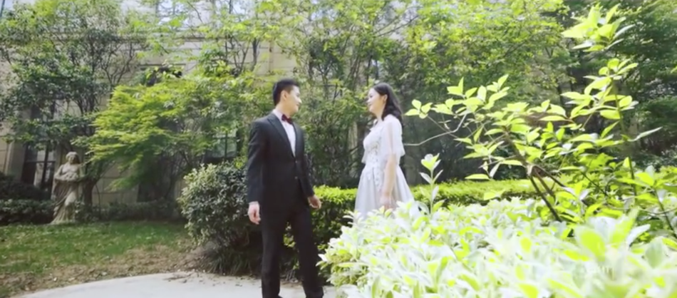 李瑞婚礼现场视频曝光 与妻子对视亲吻超甜蜜