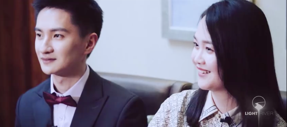 李瑞婚礼现场视频曝光 与妻子对视亲吻超甜蜜