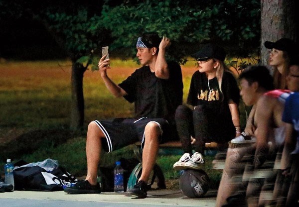 周扬青官宣与罗志祥分手 昔日甜蜜瞬间回顾