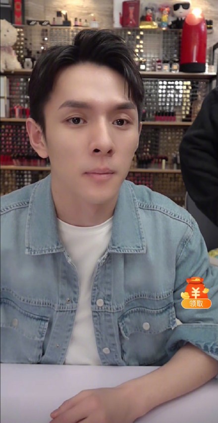 李佳琦没开美颜又黑又憔悴 本尊坦诚最近有点累