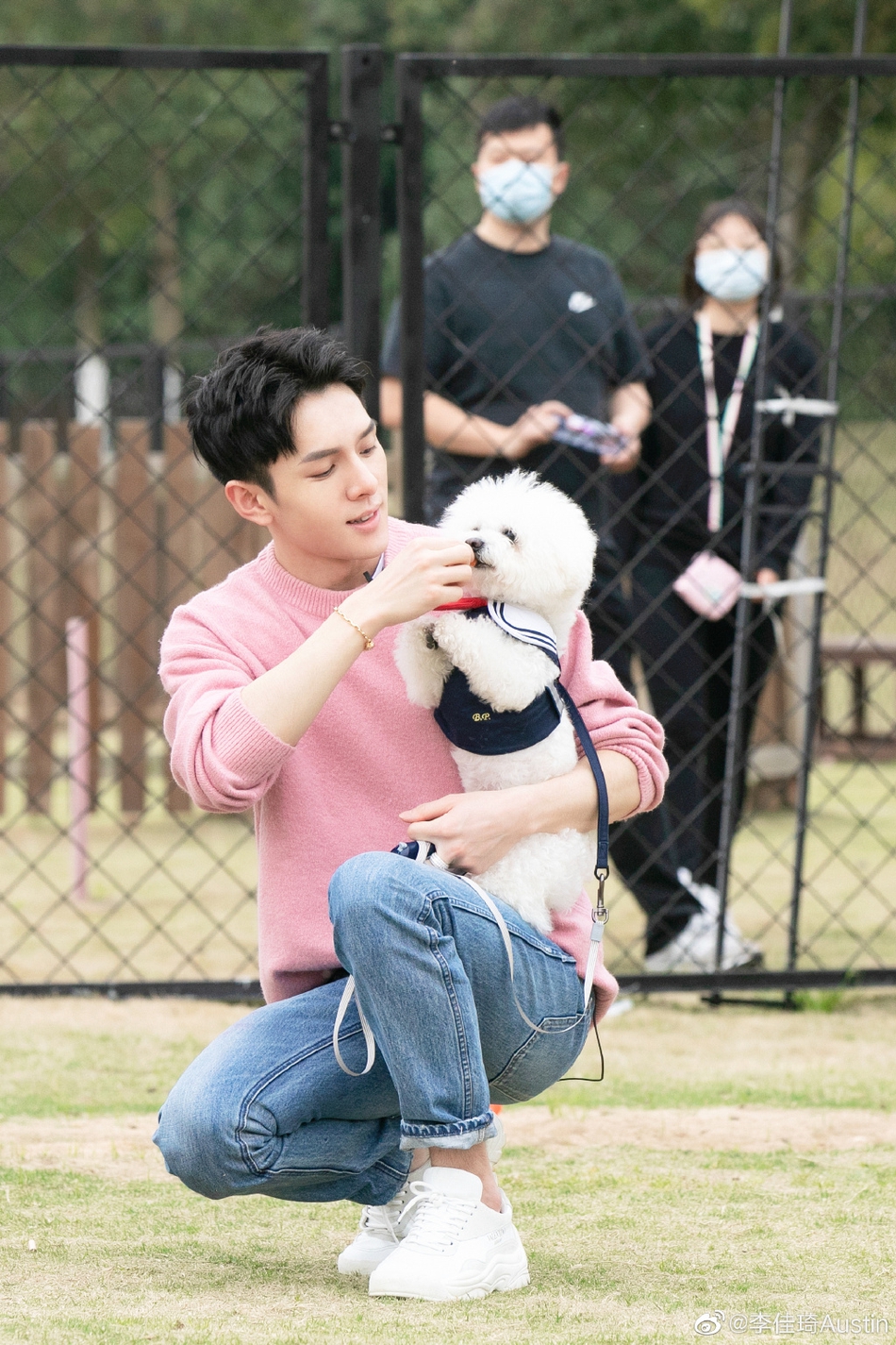 李佳琦没开美颜又黑又憔悴 本尊坦诚最近有点累