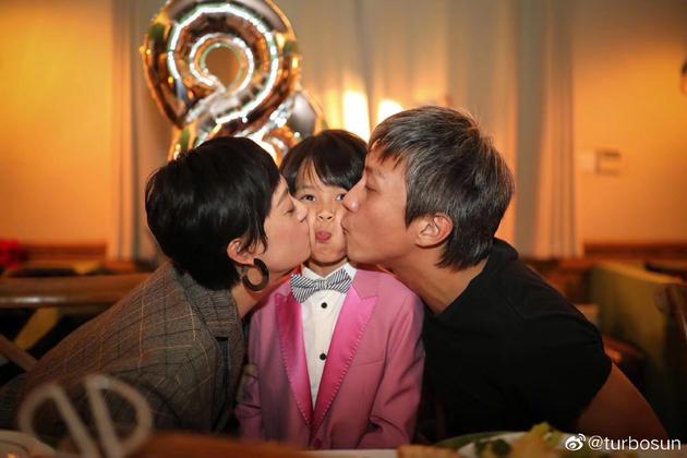 孙俪让老公教儿子数学 邓超自己做完求表扬