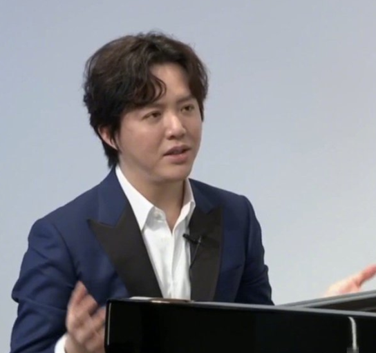 李云迪近照发福明显 脸部圆润侧面似沈腾