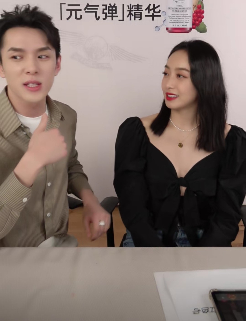 宋茜现身李佳琦直播间 对镜头向粉丝送飞吻