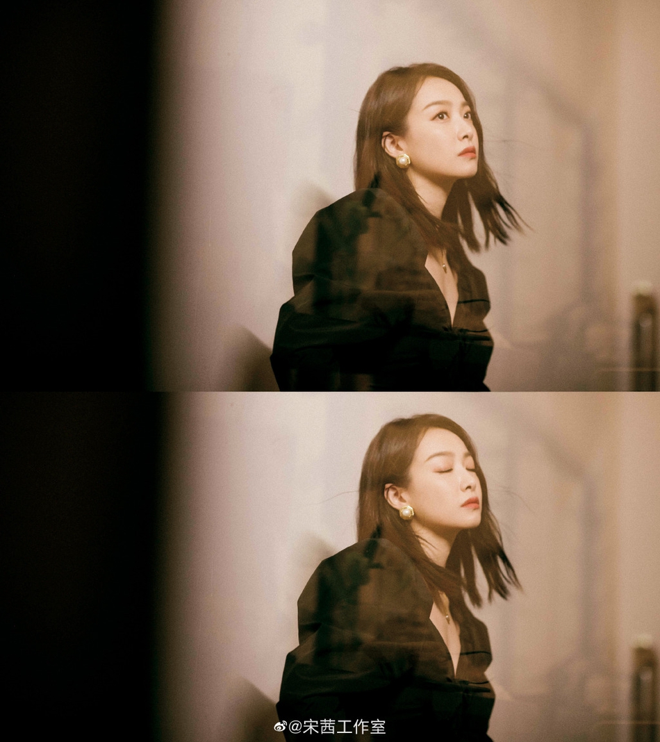 宋茜现身李佳琦直播间 对镜头向粉丝送飞吻