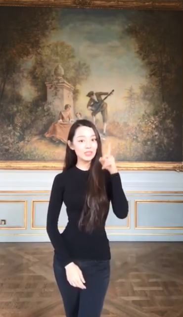 吉娜和郎朗在家说三种语言 抗拒跑步做瑜伽保持小蛮腰