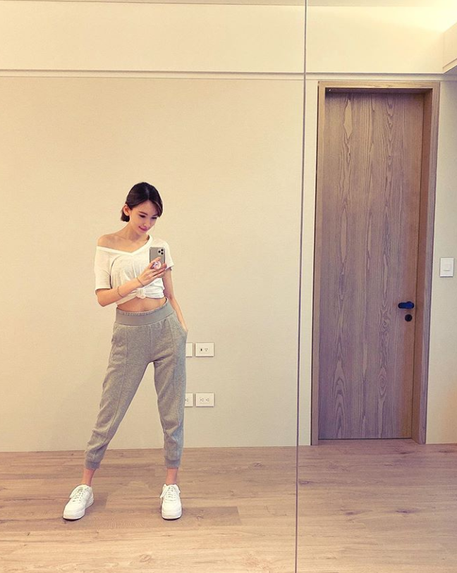 林志颖娇妻晒双胞胎近照 两人户外相拥感情好