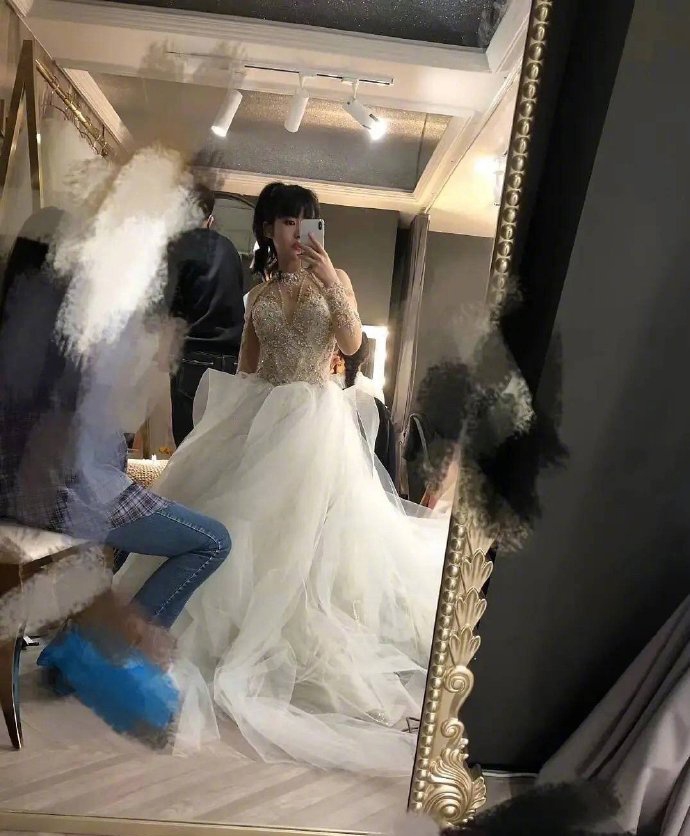 火箭少女101团综婚纱路透曝光 孟美岐赖美云等穿白纱似仙女