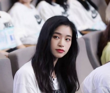 终于换新发型！段小薇放弃厚重齐刘海港味十足