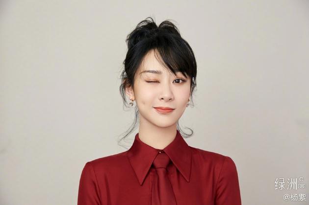 新朋友！杨紫晒剧组的小狗 大呼可爱想带回家